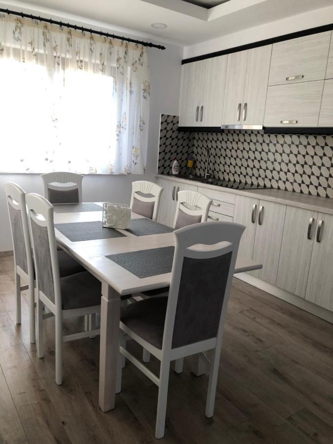 Holiday Luxury Villa With Private Garden Şelimbăr Exteriör bild